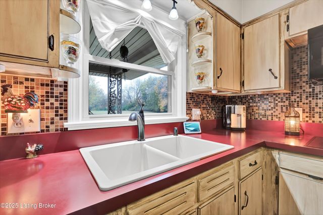 6706 Concord Hill Rd, Louisville, KY 40228