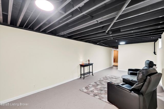 6706 Concord Hill Rd, Louisville, KY 40228