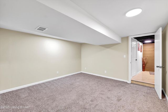 6706 Concord Hill Rd, Louisville, KY 40228