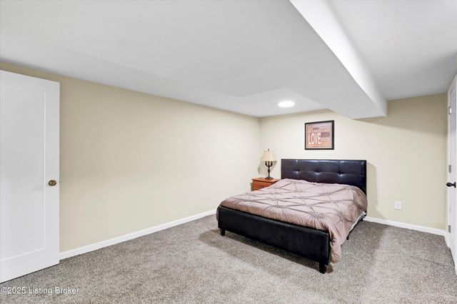 6706 Concord Hill Rd, Louisville, KY 40228