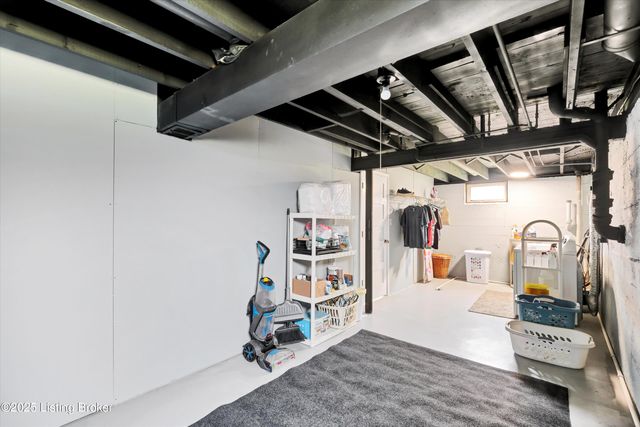 6706 Concord Hill Rd, Louisville, KY 40228