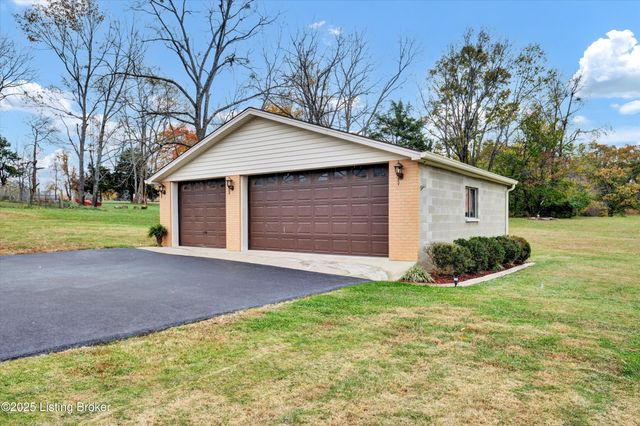 6706 Concord Hill Rd, Louisville, KY 40228