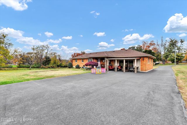 6706 Concord Hill Rd, Louisville, KY 40228