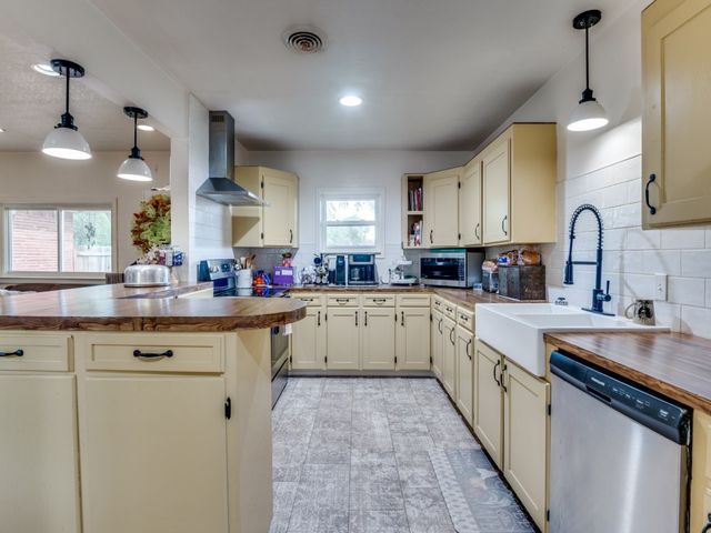 541 S Highway 67, Cedar Hill, TX 75104