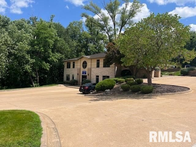 310 46TH Avenue, East Moline, IL 61244