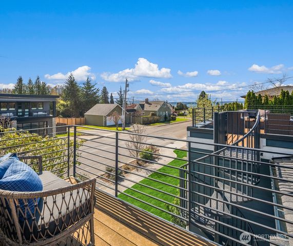 1231 4th Street W, Kirkland, WA 98033