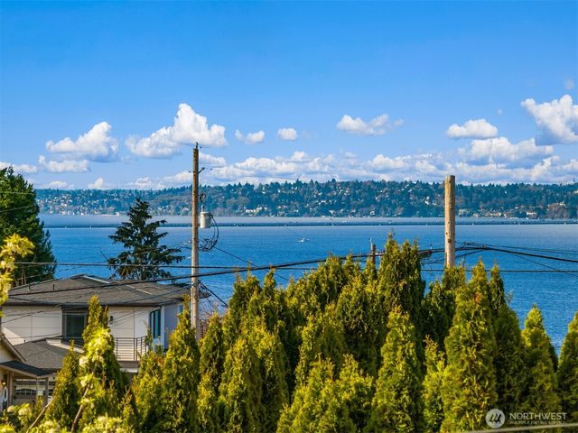 1231 4th Street W, Kirkland, WA 98033