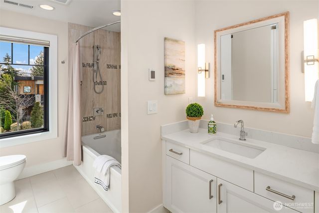 1231 4th Street W, Kirkland, WA 98033