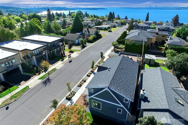 1231 4th Street W, Kirkland, WA 98033