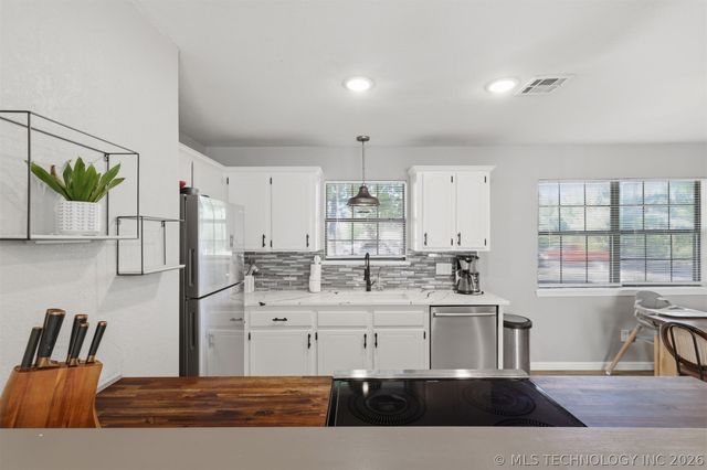 13823 S 294th East Avenue, Coweta, OK 74429