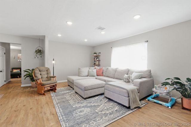 13823 S 294th East Avenue, Coweta, OK 74429