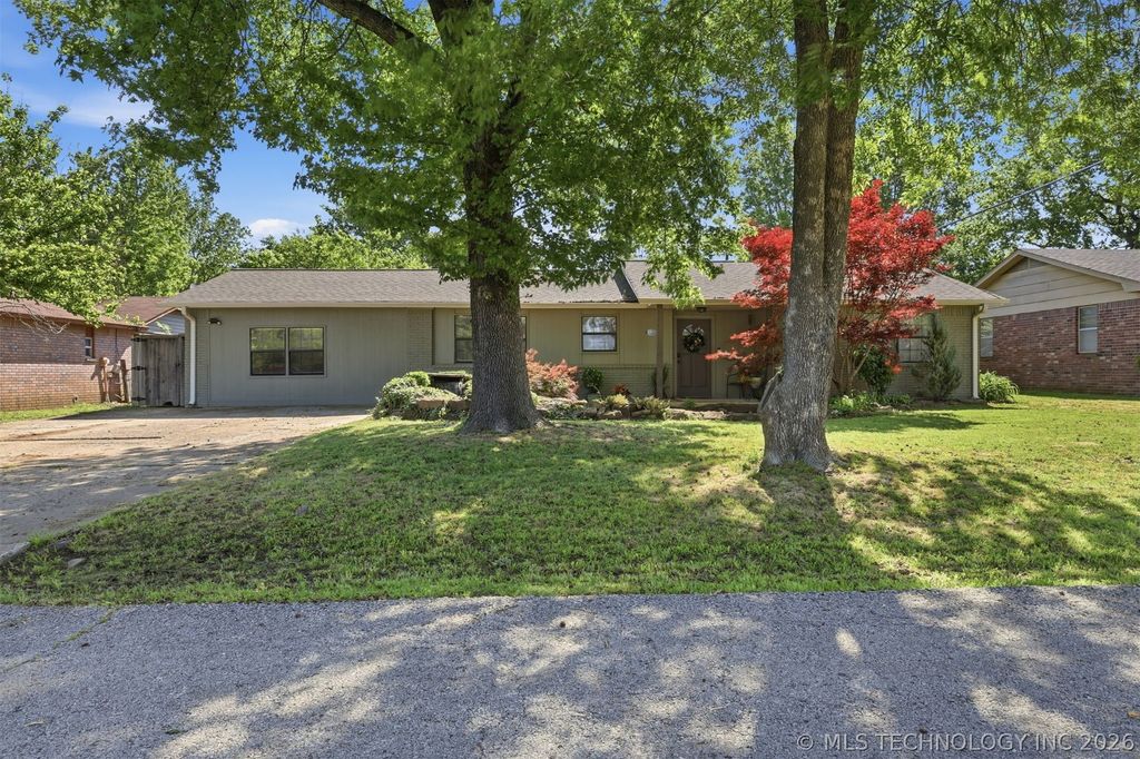 13823 S 294th East Avenue, Coweta, OK 74429