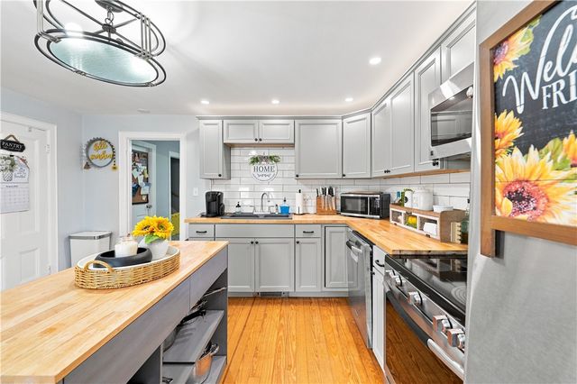 185 Hilton Street, Tiverton, RI 02878