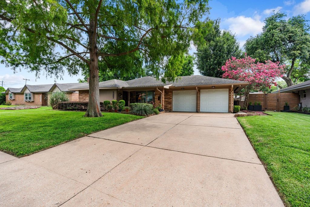 5007 Creekbend Drive, Houston, TX 77035
