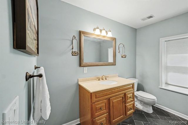 1736 Shoreline Drive, Hartland, MI 48353