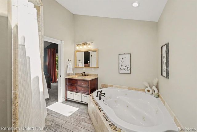 1736 Shoreline Drive, Hartland, MI 48353