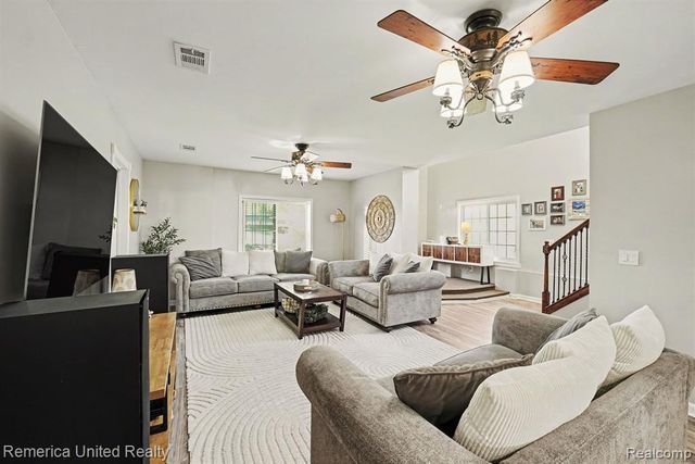 1736 Shoreline Drive, Hartland, MI 48353