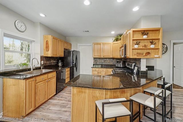 1736 Shoreline Drive, Hartland, MI 48353