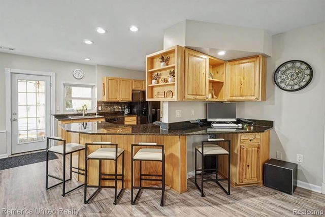 1736 Shoreline Drive, Hartland, MI 48353
