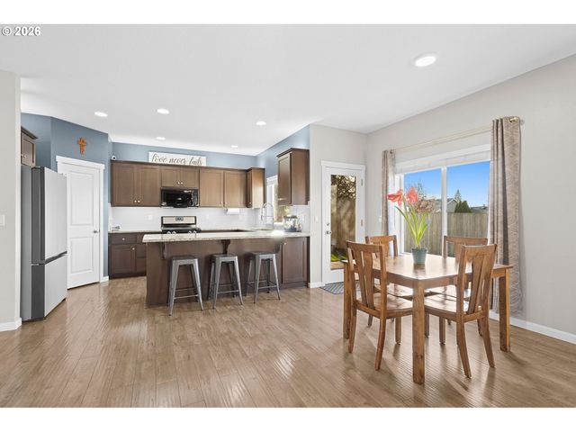 128 FINNEYS Ave, Molalla, OR 97038