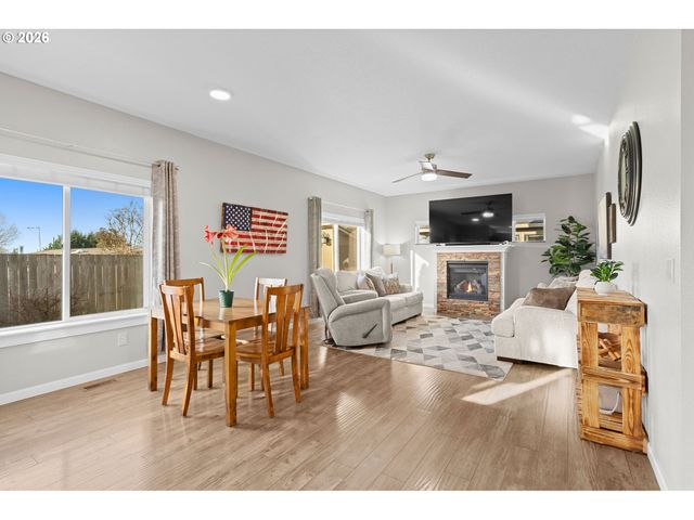 128 FINNEYS Ave, Molalla, OR 97038