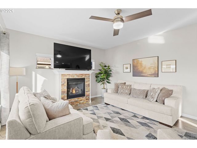 128 FINNEYS Ave, Molalla, OR 97038