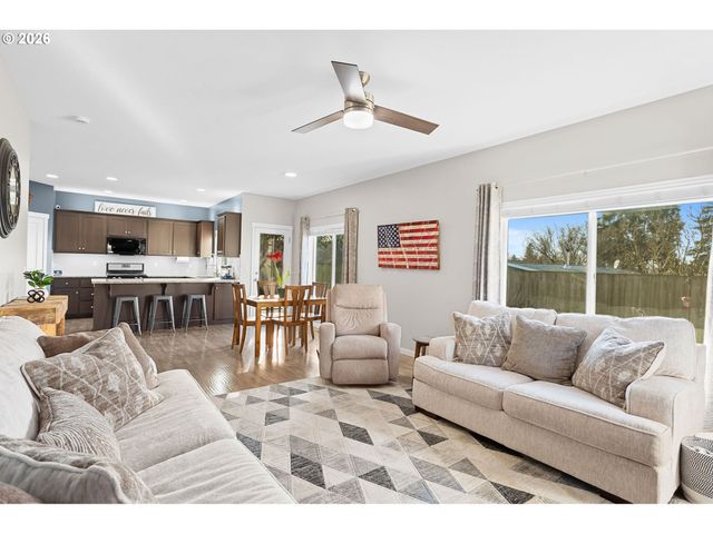 128 FINNEYS Ave, Molalla, OR 97038