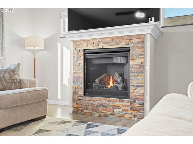 128 FINNEYS Ave, Molalla, OR 97038