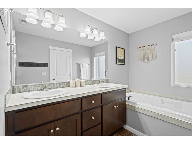 128 FINNEYS Ave, Molalla, OR 97038