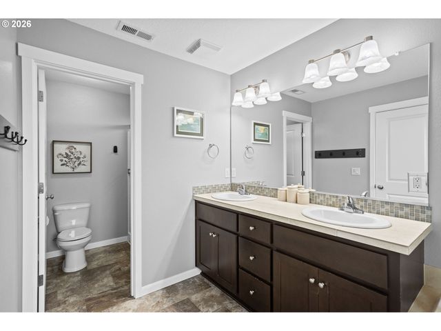 128 FINNEYS Ave, Molalla, OR 97038