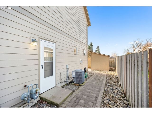 128 FINNEYS Ave, Molalla, OR 97038