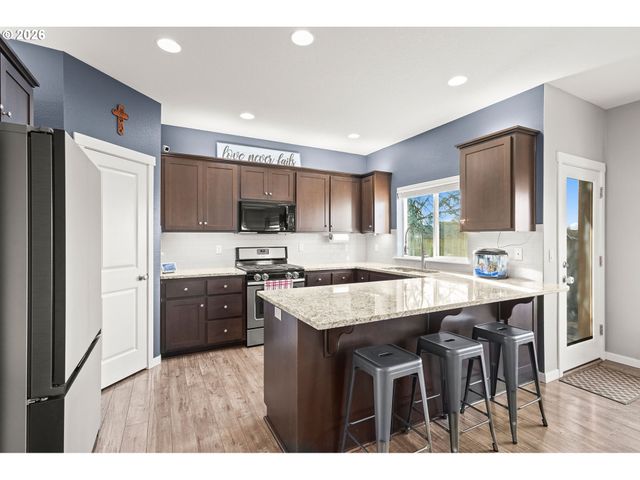 128 FINNEYS Ave, Molalla, OR 97038