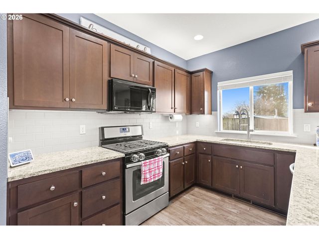 128 FINNEYS Ave, Molalla, OR 97038