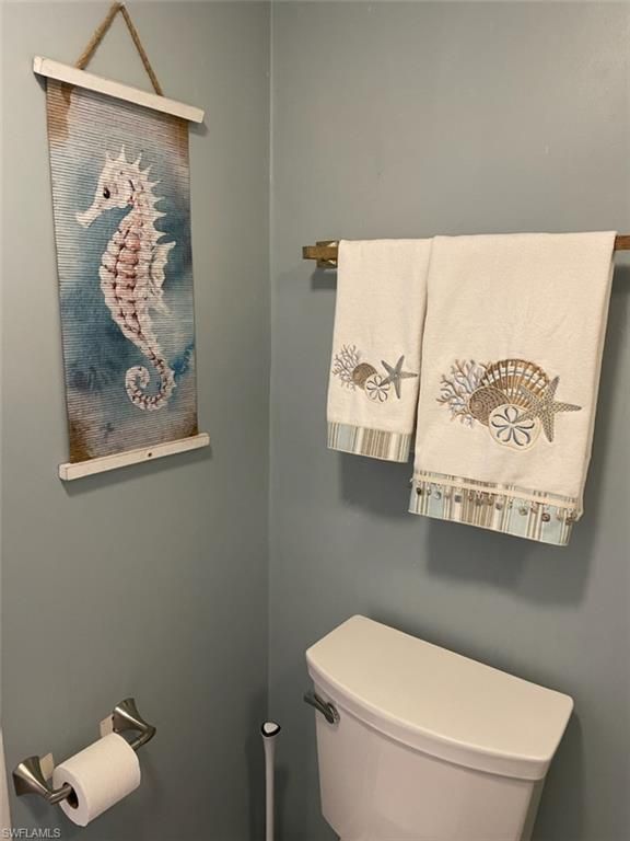 5650 Trailwinds DR 111, FORT MYERS, FL 33907 — photo 2