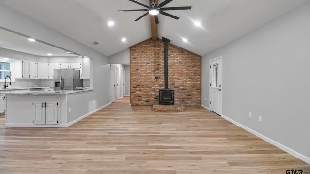 18208 N Lakeview, Troup, TX 75789