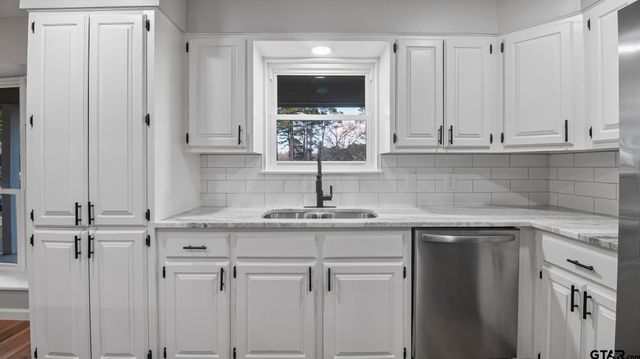 18208 N Lakeview, Troup, TX 75789