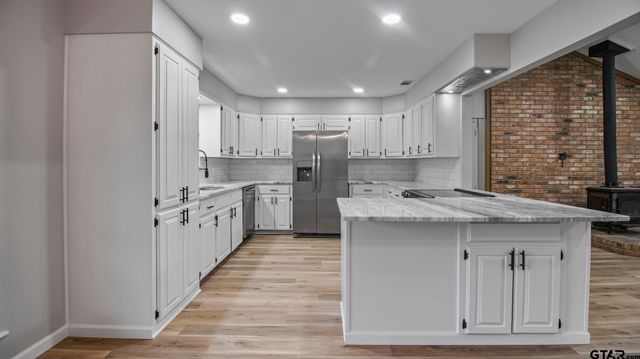 18208 N Lakeview, Troup, TX 75789