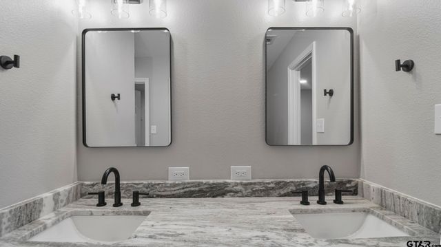 18208 N Lakeview, Troup, TX 75789