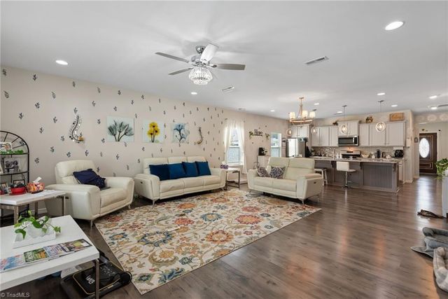 2530 William joseph Lane, High Point, NC 27265
