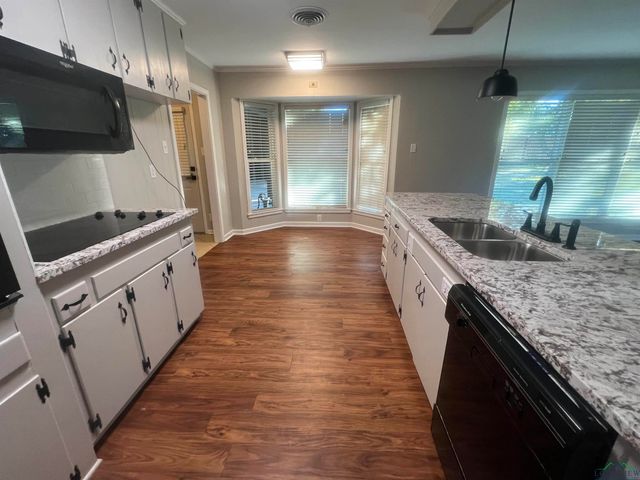 108 Hughes, Marshall, TX 75672