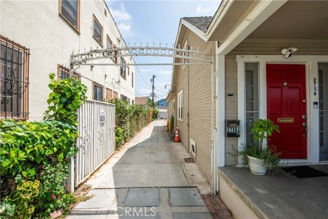 2756 W 15th Street, Los Angeles, CA 90006
