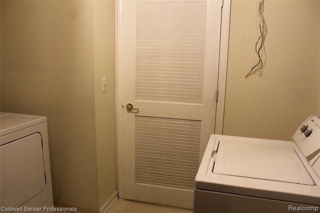 387 Cherry Orchard Road, Canton, MI 48188