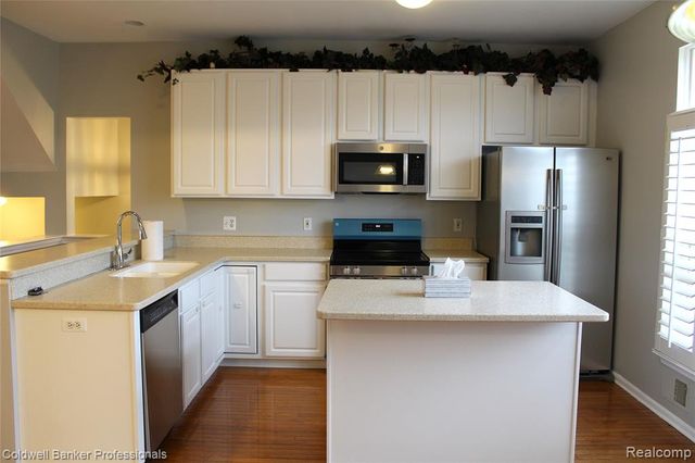 387 Cherry Orchard Road, Canton, MI 48188