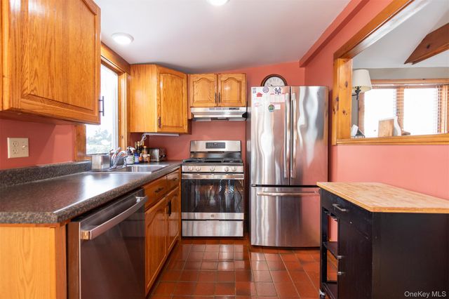 70 Camp Drive, Rhinebeck, NY 12572