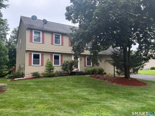 11 Weatherside Drive, Wallingford, CT 06492