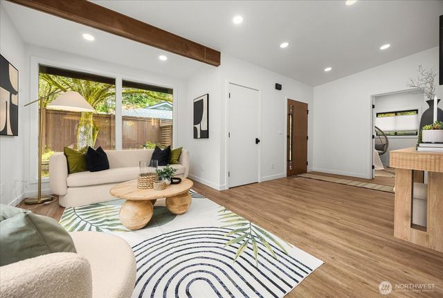 17061 10th Avenue NW, Shoreline, WA 98177