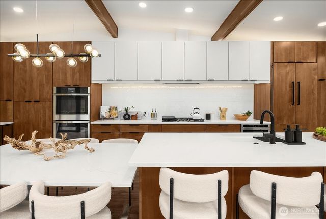 17061 10th Avenue NW, Shoreline, WA 98177