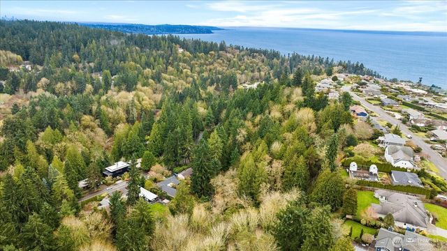 17061 10th Avenue NW, Shoreline, WA 98177