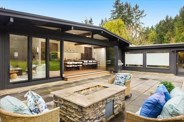 17061 10th Avenue NW, Shoreline, WA 98177