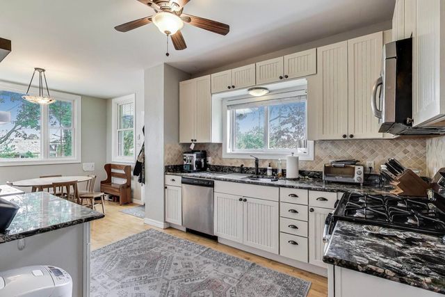 36 E Touhy Avenue, Park Ridge, IL 60068